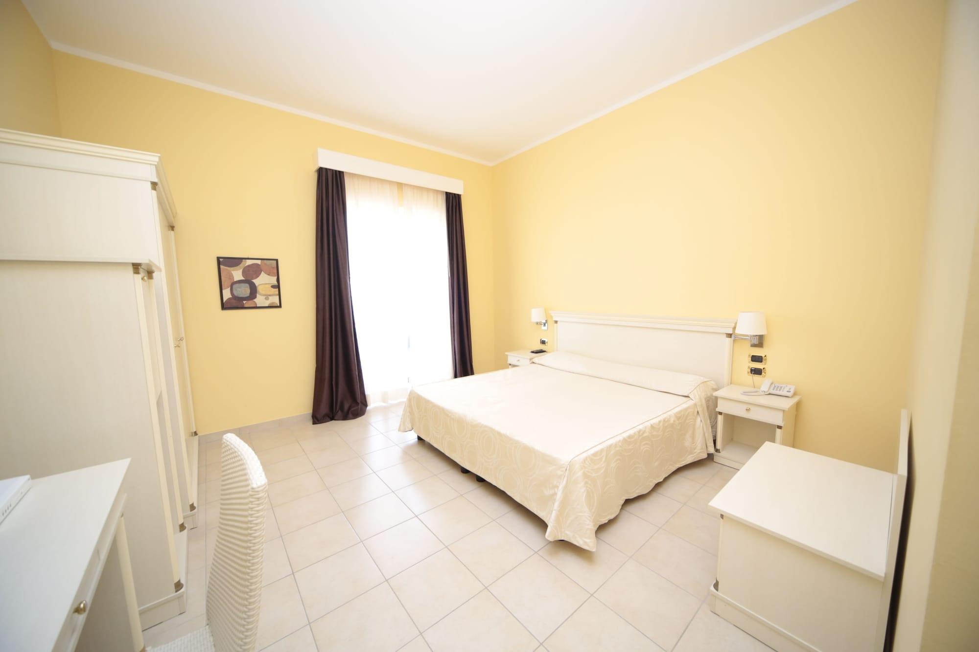 Club Hotel Kennedy Roccella Ionica Ngoại thất bức ảnh